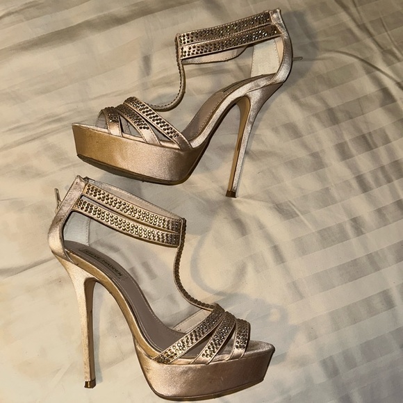 Steve Madden 7.5 beige with crystals - Picture 1 of 4